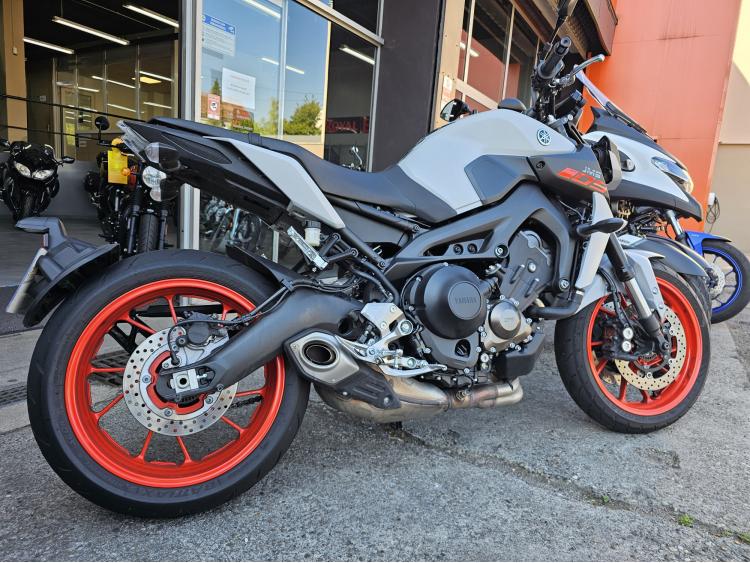 YAMAHA MT-09